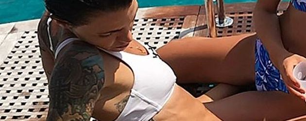 Ruby Rose auf einem Boot auf Ibiza Ruby Rose auf einem Boot auf Ibiza