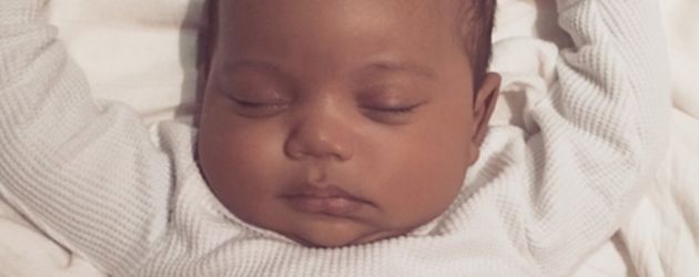 Das erste offizielle Foto von Saint West Das erste offizielle Foto von Saint West