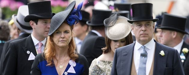 Sarah Ferguson und Prinz Andrew beim Pferderennen in Ascot im Jahr 2015 Sarah Ferguson und Prinz Andrew beim Pferderennen in Ascot im Jahr 2015