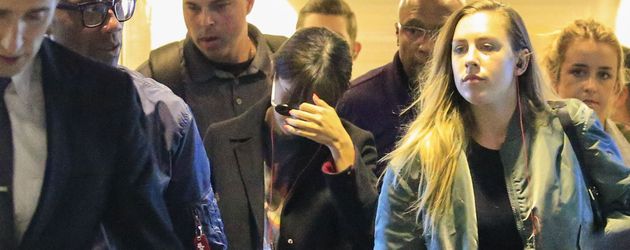 Selena Gomez am Flughafen in Sydney Selena Gomez am Flughafen in Sydney