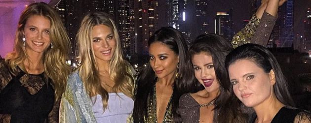 Selena Gomez und Shay Mitchell Selena Gomez und Shay Mitchell