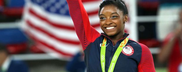 Simone Biles mit Medaille Simone Biles mit Medaille