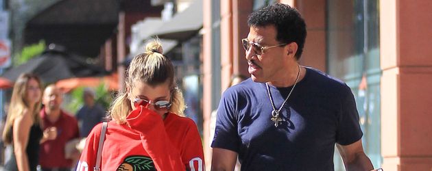 Lionel Richie mit Tochter Sofia Richie unterwegs in Los Angeles Lionel Richie mit Tochter Sofia Richie unterwegs in Los Angeles