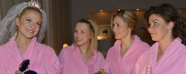 Valentina Pahde mit Iris Mareike Steen, Lea Marlen Woitack und Anne Brendler Valentina Pahde mit Iris Mareike Steen, Lea Marlen Woitack und Anne Brendler