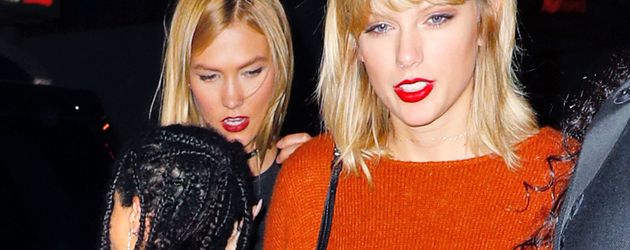 Taylor Swift und Karlie Kloss bei einer Party-Nacht in New York Taylor Swift und Karlie Kloss bei einer Party-Nacht in New York