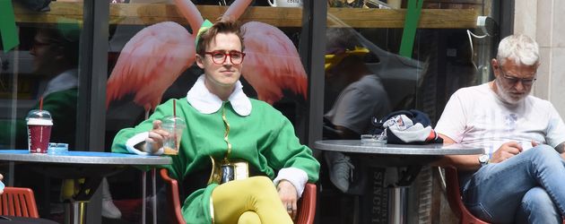 Tom Fletcher bei Dreharbeiten in der Oxford Street in London Tom Fletcher bei Dreharbeiten in der Oxford Street in London