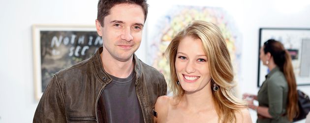 Topher Grace und Ashley Hinsaw beim Art of Elysium Event in Hollywood Topher Grace und Ashley Hinsaw beim Art of Elysium Event in Hollywood
