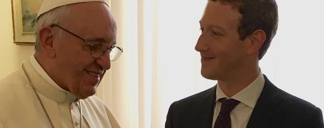 Treffen von Papst Franziskus und Mark Zuckerberg im Jahr 2016 Treffen von Papst Franziskus und Mark Zuckerberg im Jahr 2016