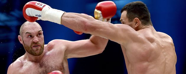 Wladimir Klitschko und Tyson Fury bei ihrem Kampf am 28. November 2015 Wladimir Klitschko und Tyson Fury bei ihrem Kampf am 28. November 2015