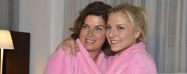 Vanessa (Anne Brendler) und Sunny (Valentina Pahde) Vanessa (Anne Brendler) und Sunny (Valentina Pahde)