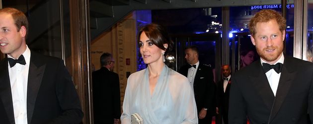 Prinz William, Herzogin Kate und Prinz Harry bei der "Spectre"-Premiere in London Prinz William, Herzogin Kate und Prinz Harry bei der "Spectre"-Premiere in London