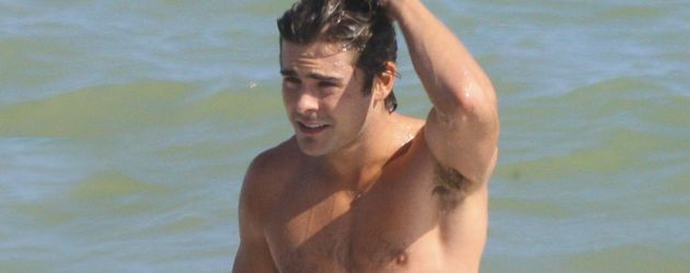 Schauspieler Zac Efron am Strand in Malibu Schauspieler Zac Efron am Strand in Malibu